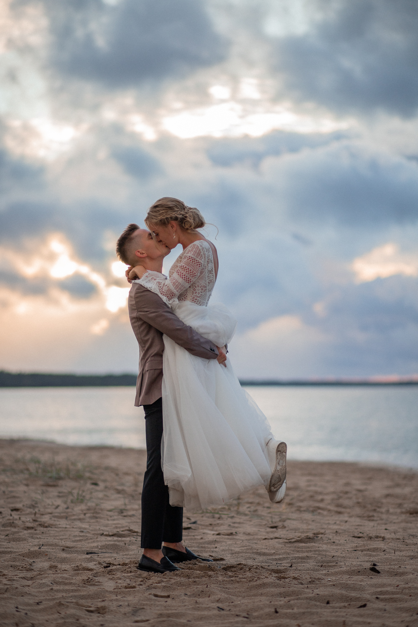 Pruutpaari ilupildid Valkla rannas I Fotograaf Reti Kokk