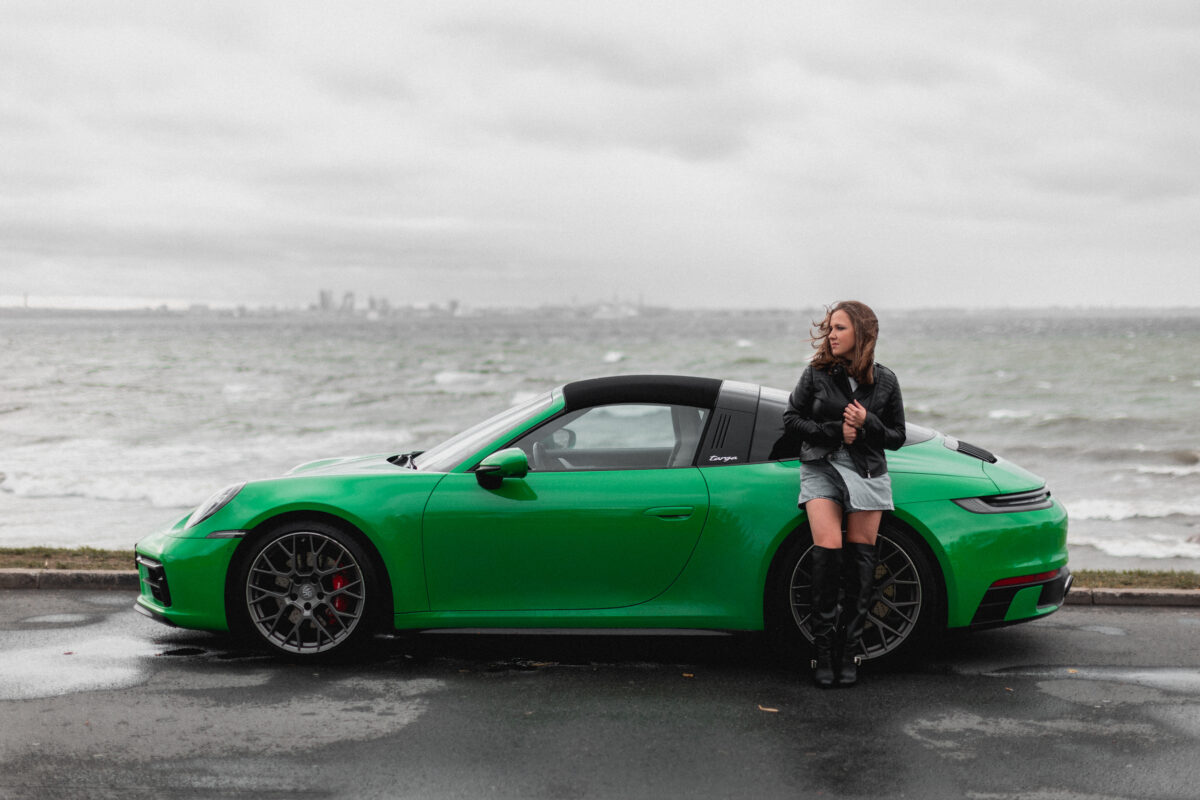 Fotosessioon Porschega vihmas