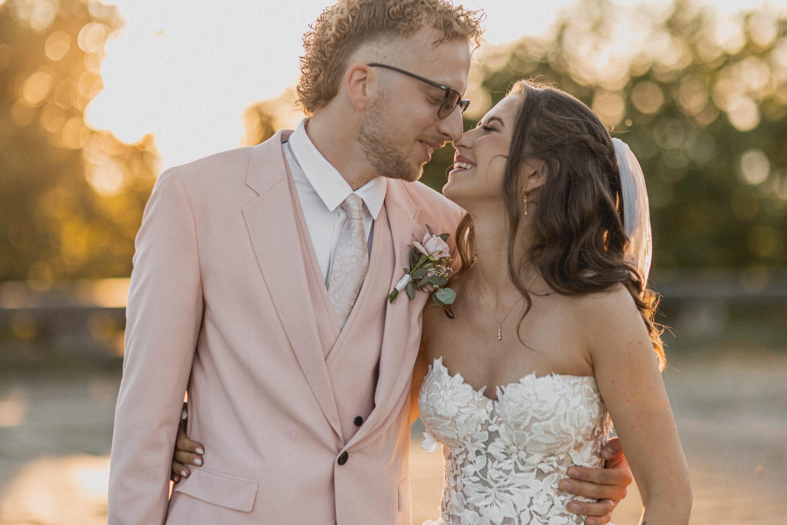 Pruutpaari loojangusessioon linnahalli peal I Pulmakorraldaja Oh Ruby I Pulmafotograaf Reti Kokk