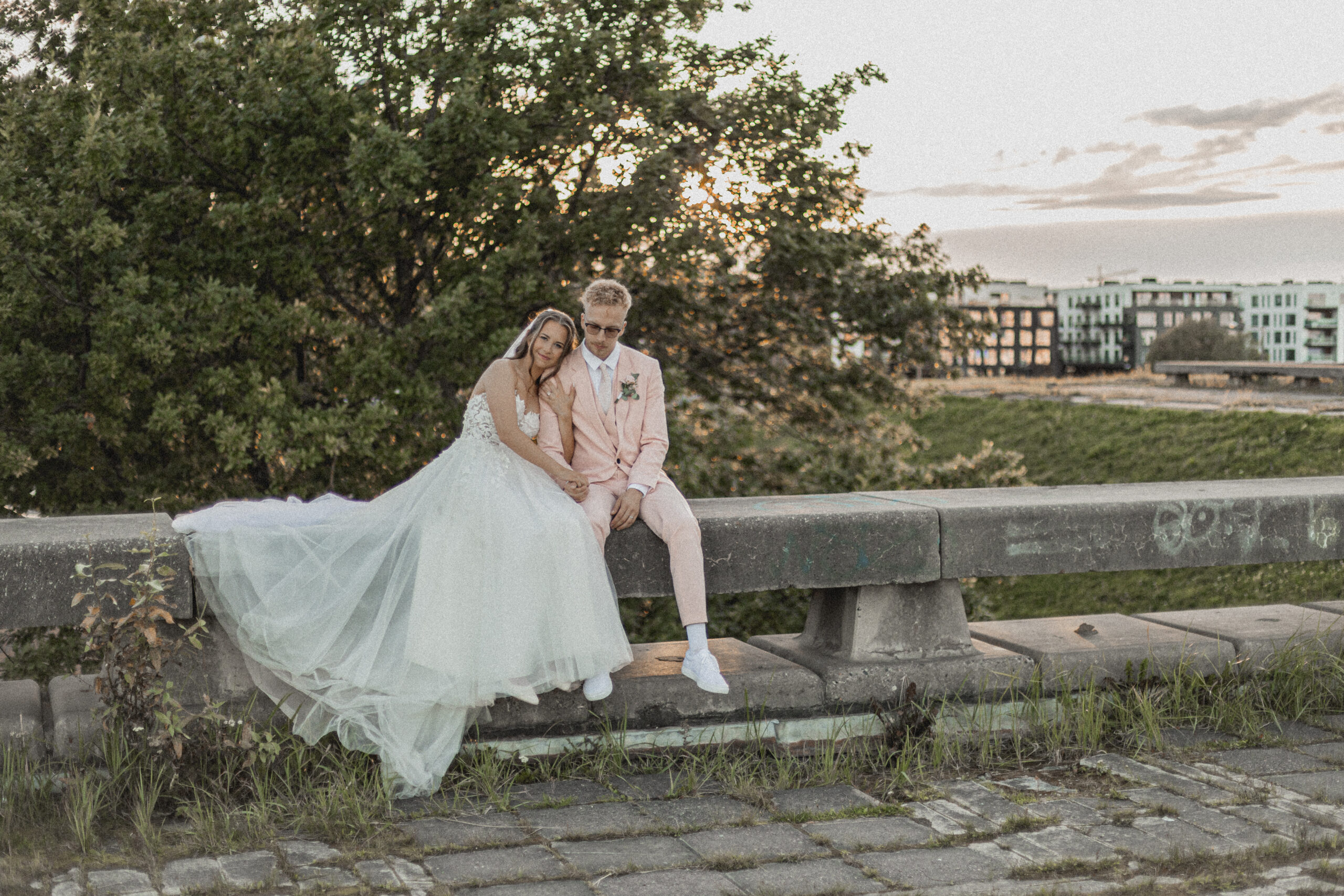 Pruutpaari loojangusessioon linnahalli peal I Pulmakorraldaja Oh Ruby I Pulmafotograaf Reti Kokk