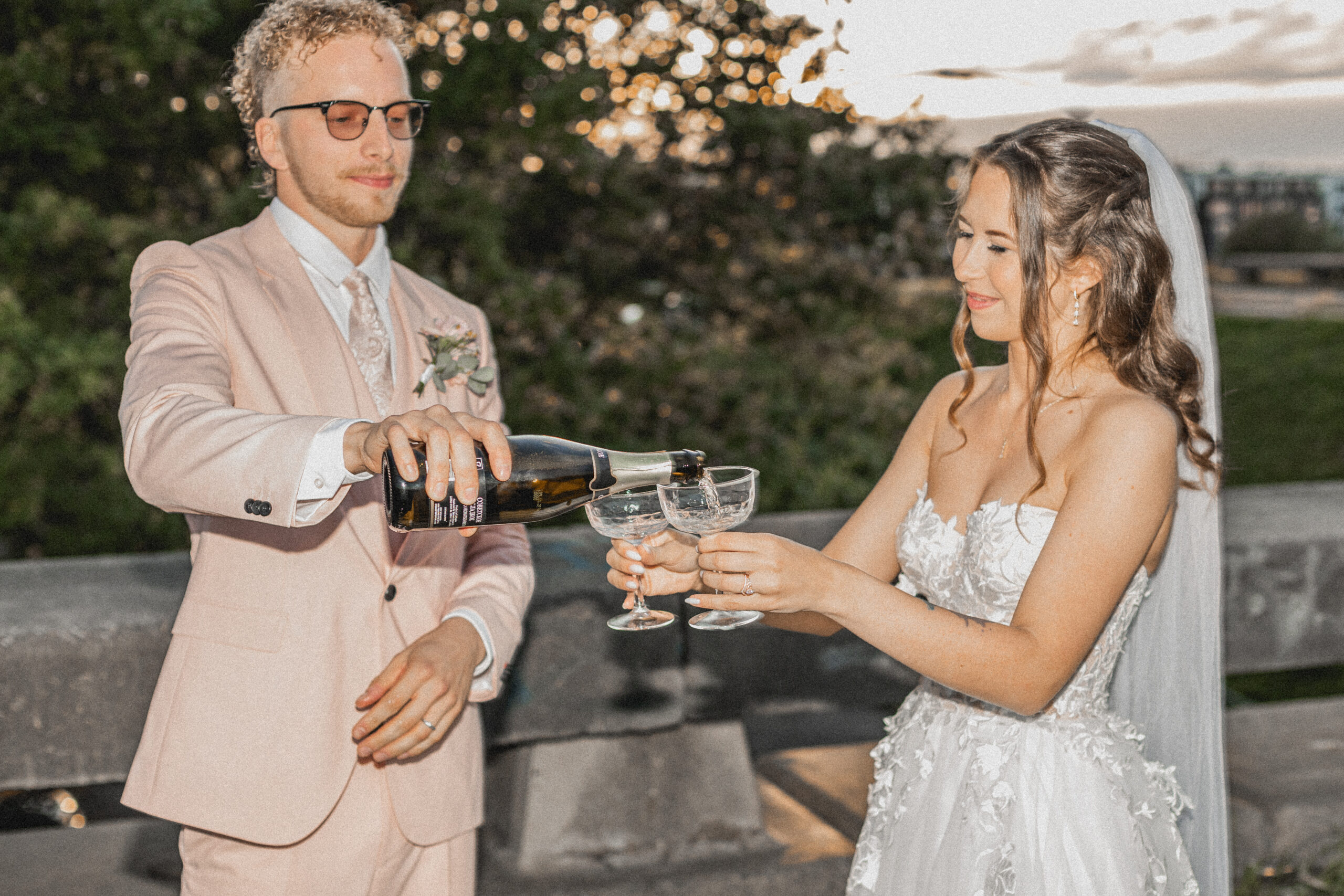 Pruutpaari loojangusessioon linnahalli peal I Pulmakorraldaja Oh Ruby I Pulmafotograaf Reti Kokk