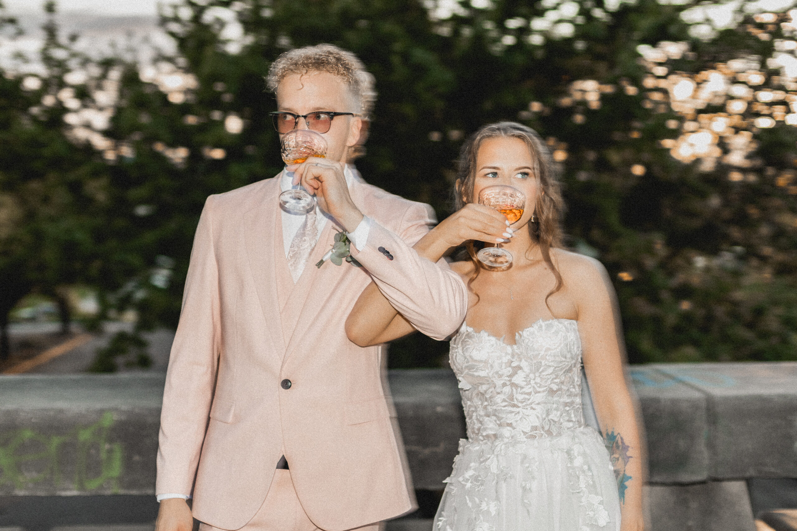 Pruutpaari loojangusessioon linnahalli peal I Pulmakorraldaja Oh Ruby I Pulmafotograaf Reti Kokk