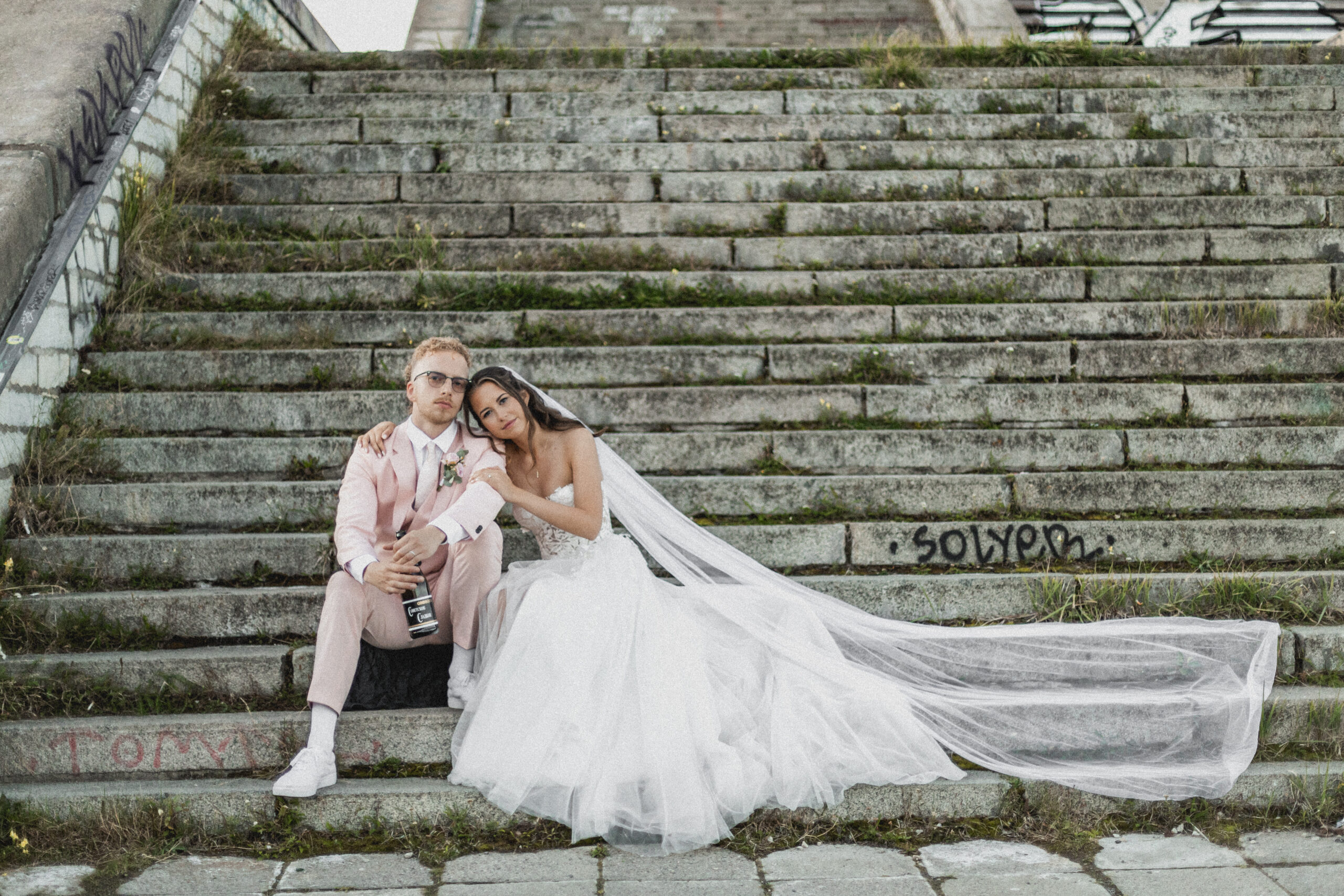 Pruutpaari loojangusessioon linnahalli peal I Pulmakorraldaja Oh Ruby I Pulmafotograaf Reti Kokk